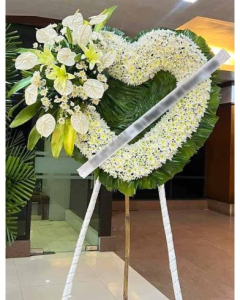 heart holds dear wreath